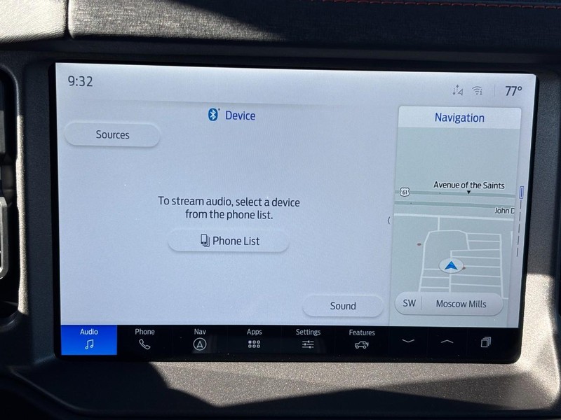 Ford Bronco Vehicle Full-screen Gallery Image 8