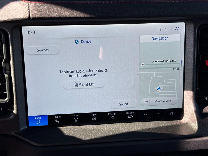 Ford Bronco Vehicle Full-screen Gallery Image 17