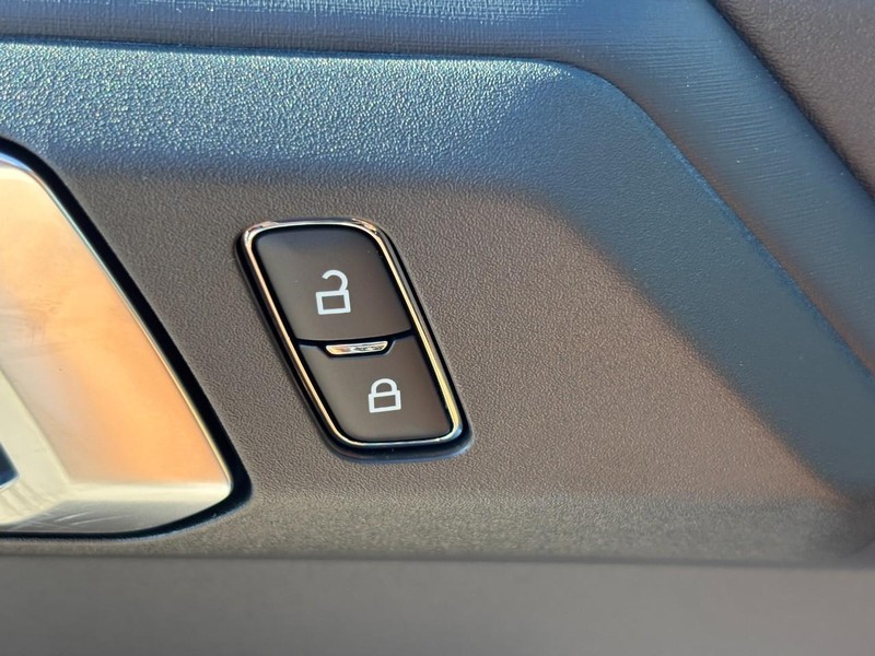 Ford Bronco Vehicle Full-screen Gallery Image 21