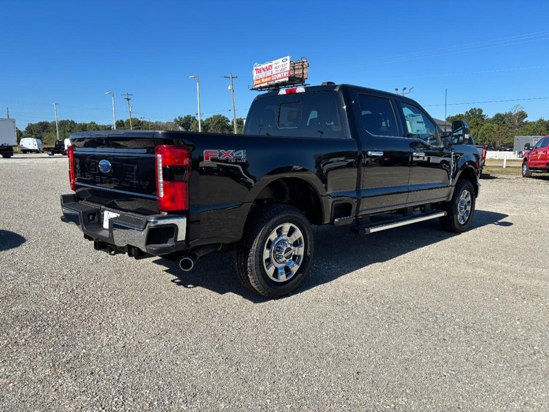 Ford Super Duty F-350 SRW Vehicle Image 03