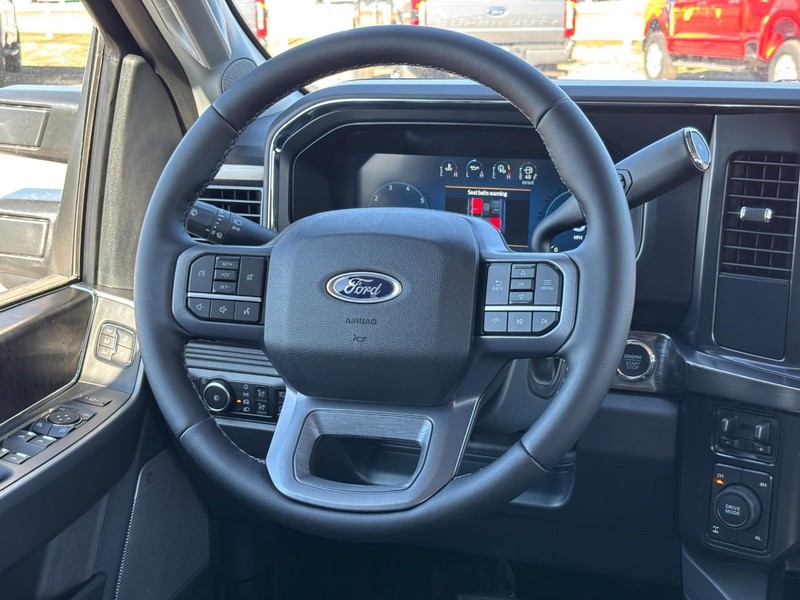 Ford Super Duty F-350 SRW Vehicle Image 07