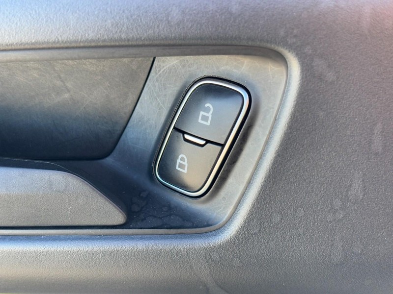 Ford Bronco Sport Vehicle Full-screen Gallery Image 24