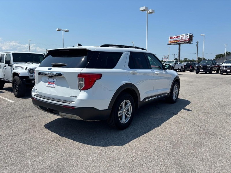 Ford Explorer Vehicle Image 03