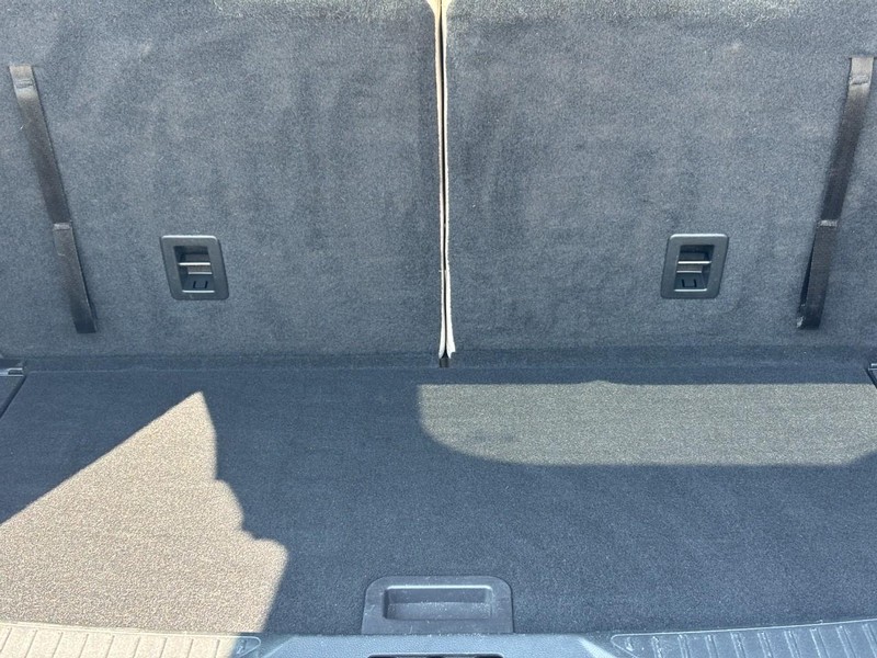 Ford Explorer Vehicle Image 04