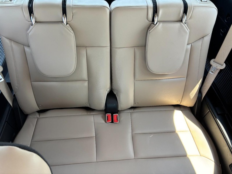 Ford Explorer Vehicle Image 11