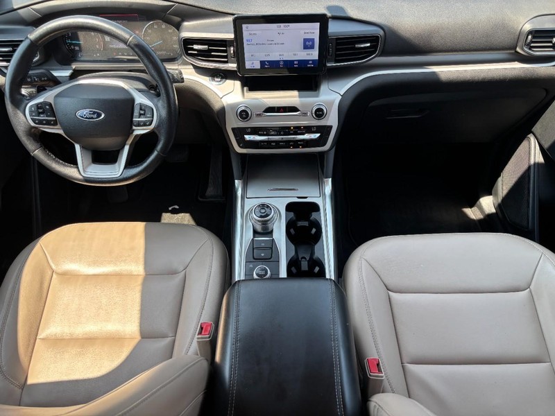 Ford Explorer Vehicle Image 12