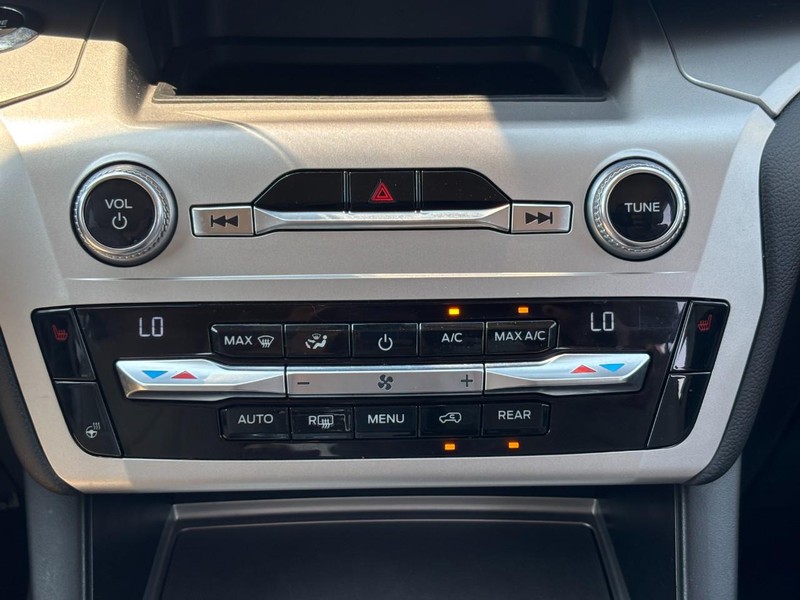 Ford Explorer Vehicle Image 15