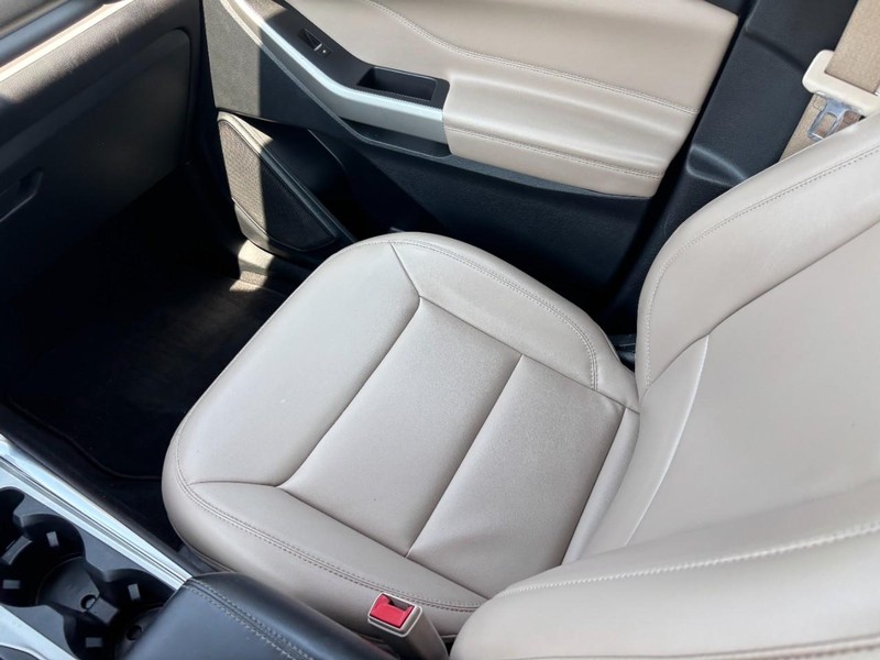 Ford Explorer Vehicle Image 16