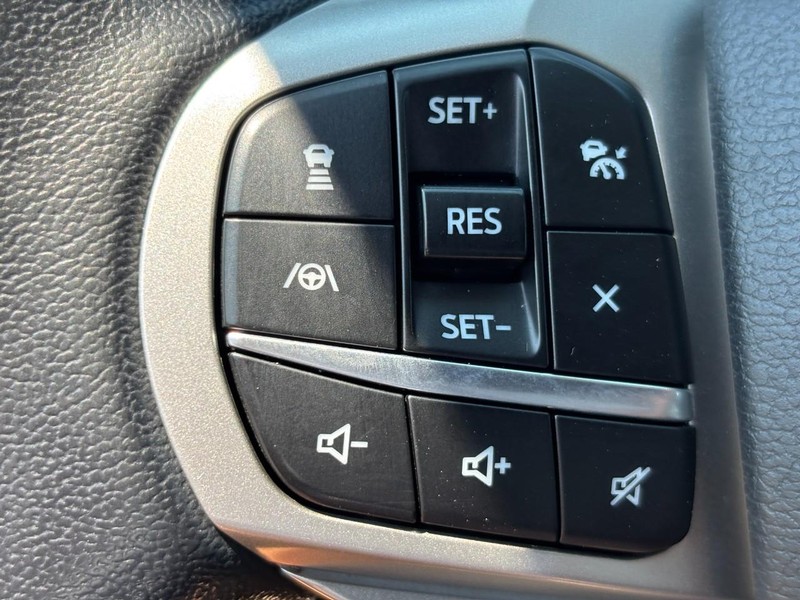 Ford Explorer Vehicle Image 18