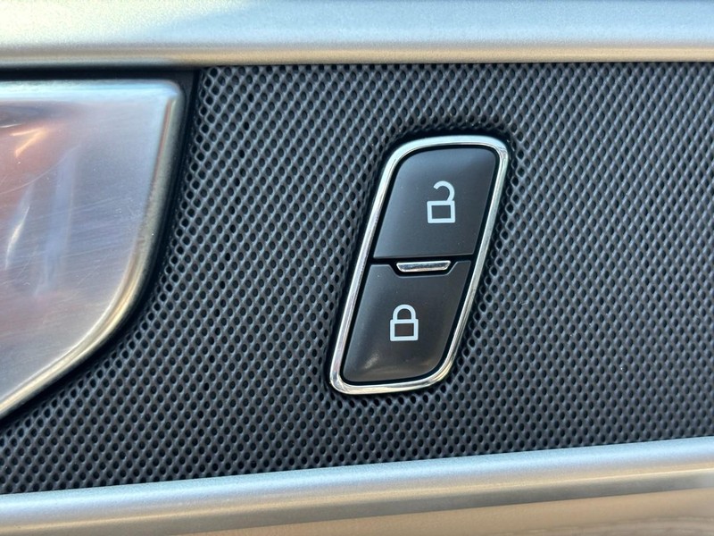 Ford Explorer Vehicle Image 26