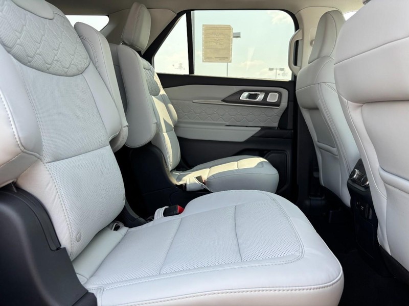 Ford Explorer Vehicle Image 05