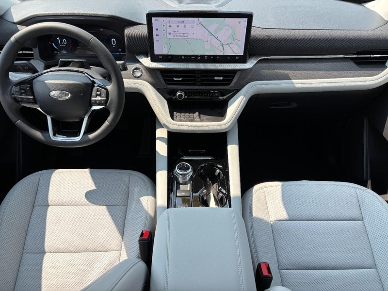 Ford Explorer Vehicle Image 07