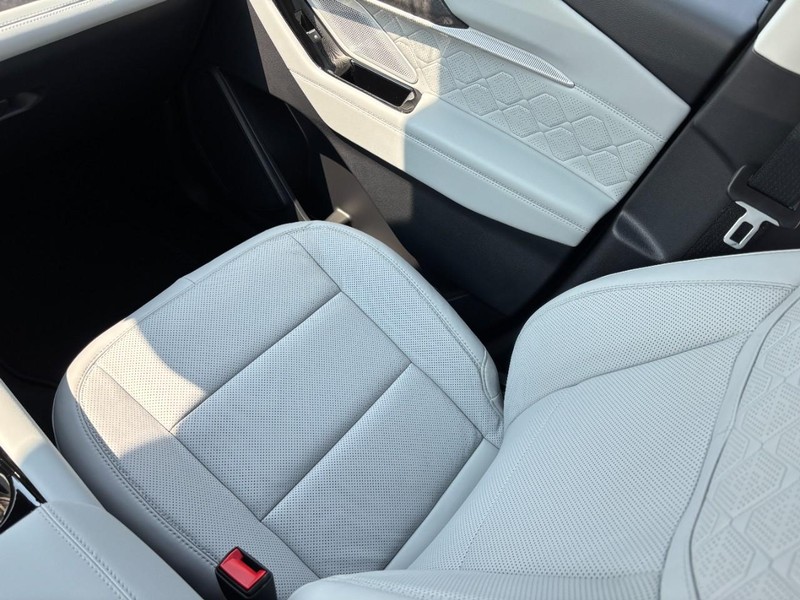 Ford Explorer Vehicle Image 11