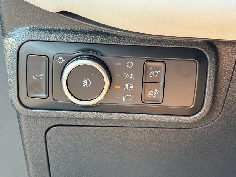 Ford Explorer Vehicle Image 12