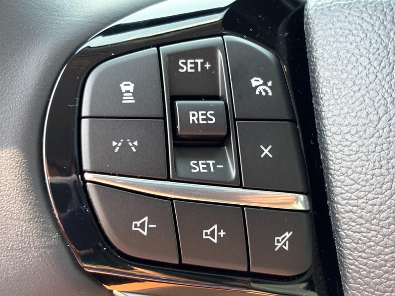 Ford Explorer Vehicle Image 13