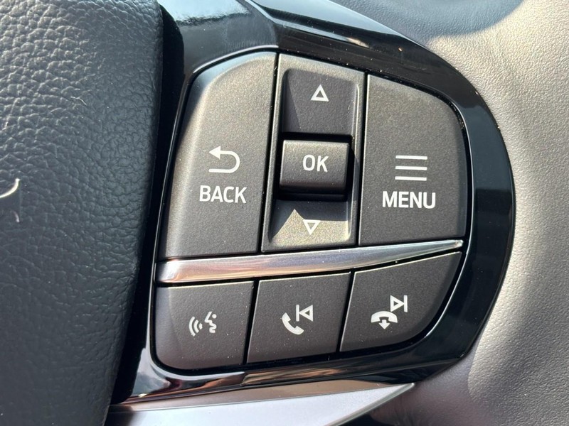 Ford Explorer Vehicle Image 14