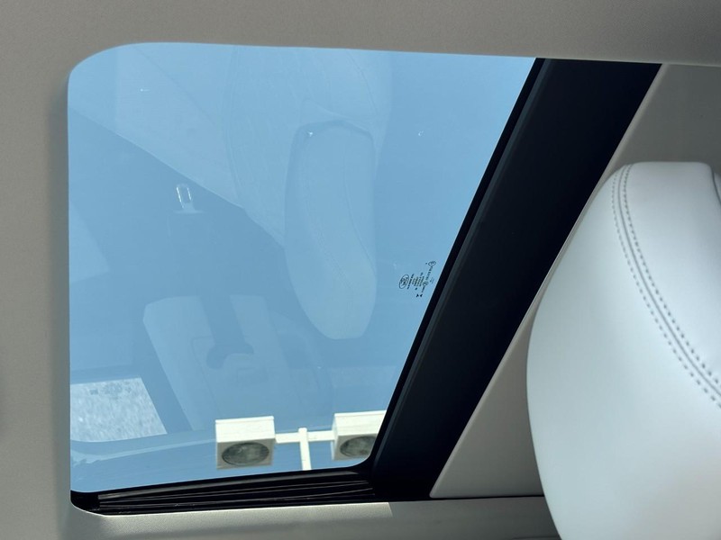 Ford Explorer Vehicle Image 21