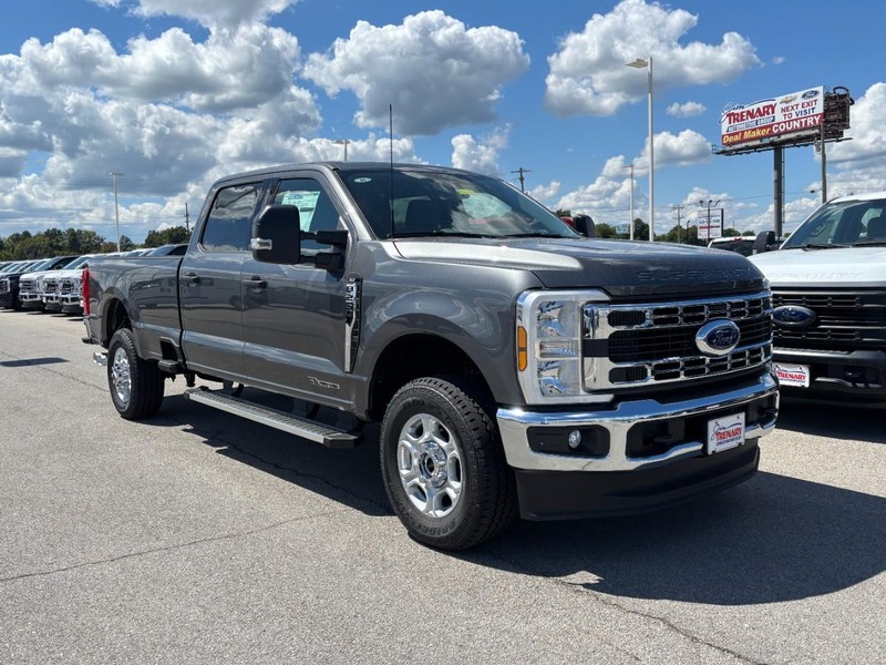 Ford Super Duty F-250 SRW Vehicle Image 02