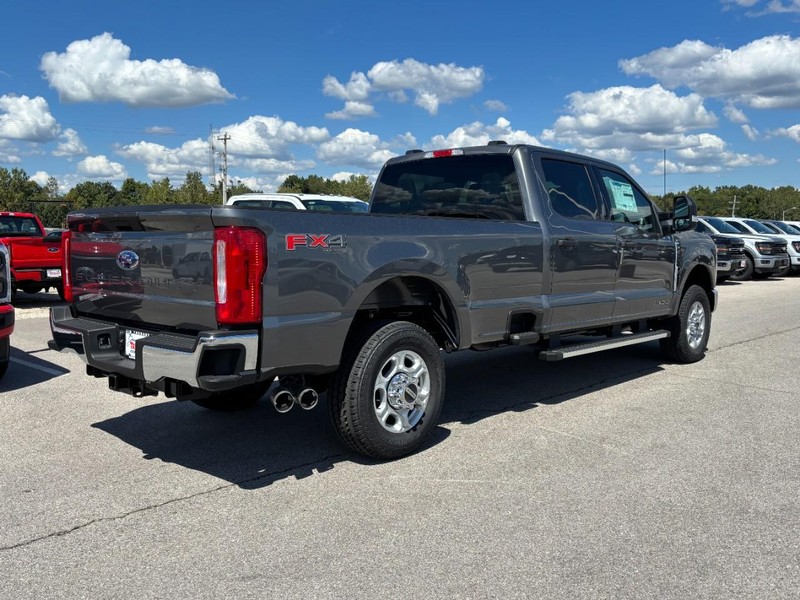 Ford Super Duty F-250 SRW Vehicle Image 03