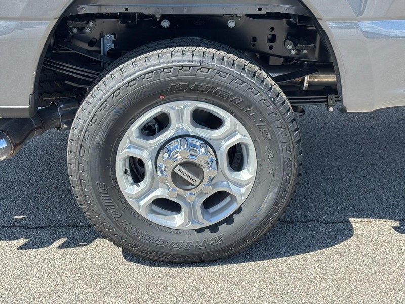 Ford Super Duty F-250 SRW Vehicle Image 04