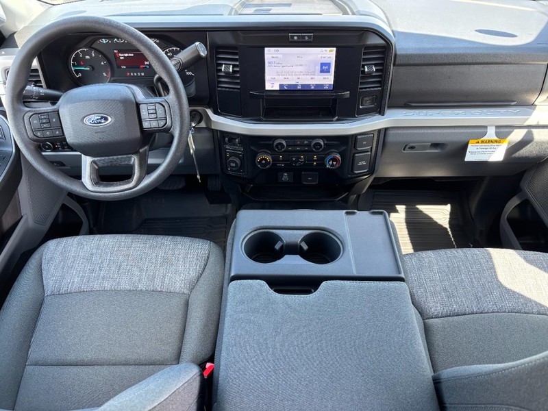 Ford Super Duty F-250 SRW Vehicle Image 06