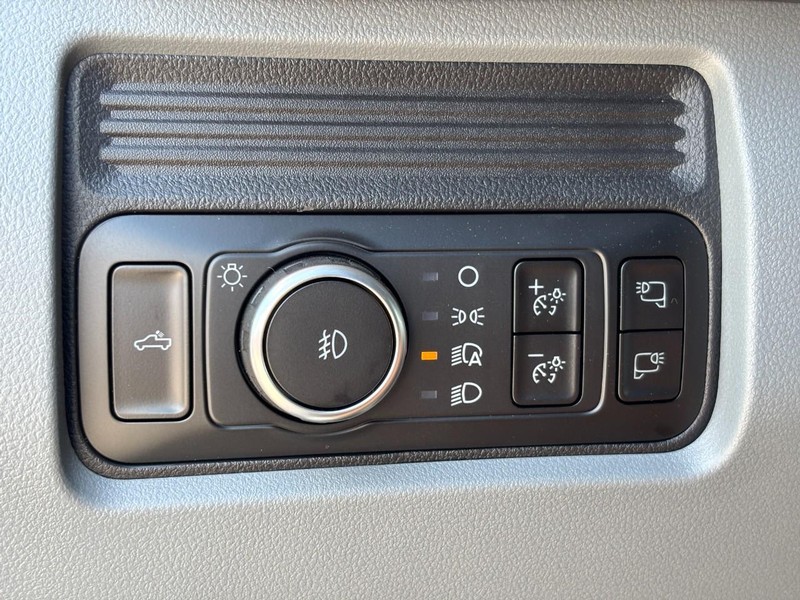 Ford Super Duty F-250 SRW Vehicle Image 11