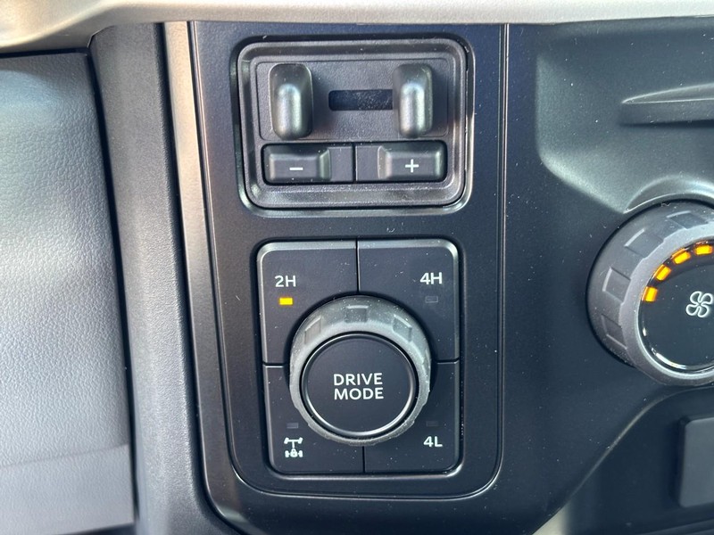 Ford Super Duty F-250 SRW Vehicle Image 18