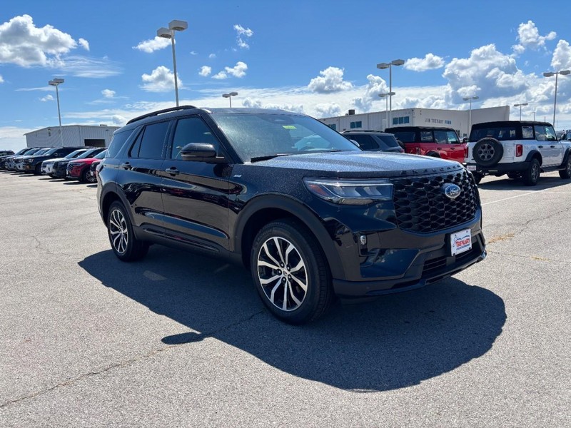 Ford Explorer Vehicle Image 02