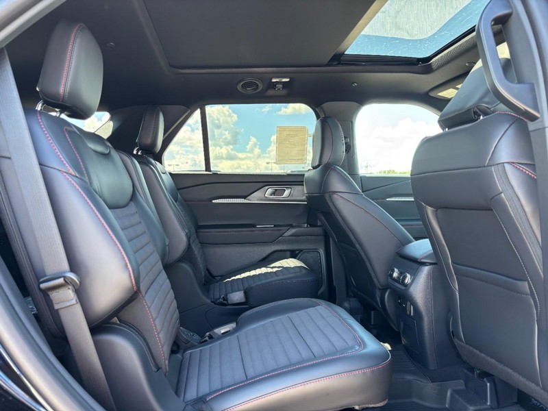 Ford Explorer Vehicle Image 05
