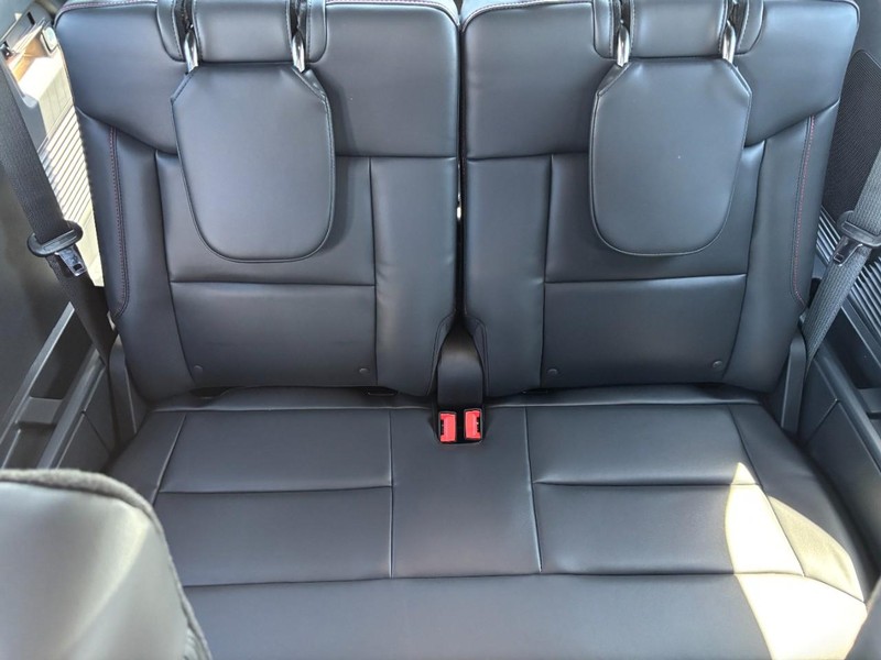 Ford Explorer Vehicle Image 06