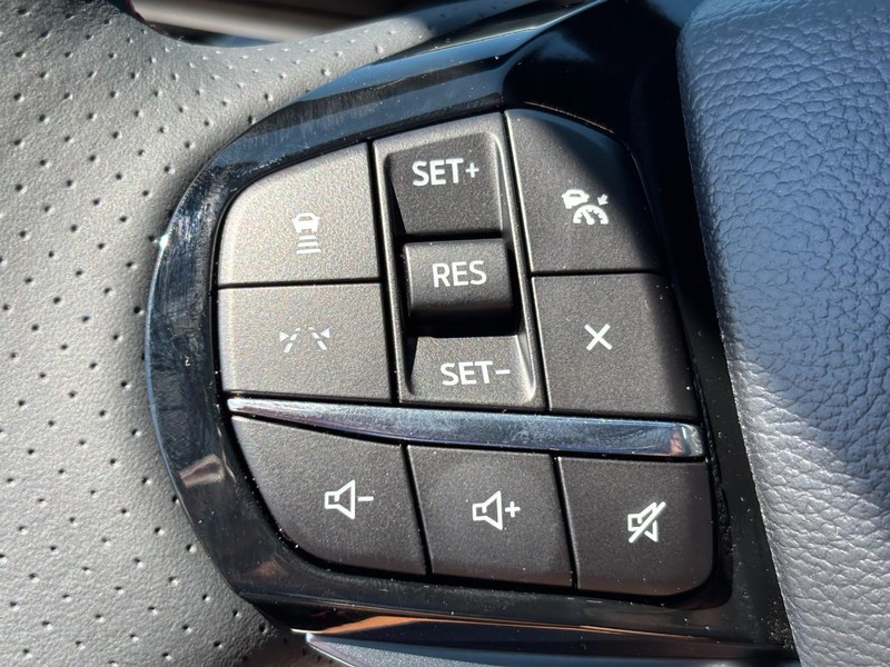 Ford Explorer Vehicle Image 13