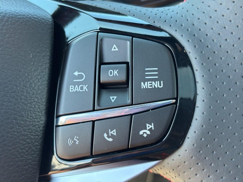 Ford Explorer Vehicle Image 14