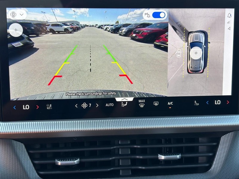 Ford Explorer Vehicle Image 17