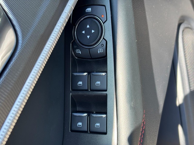 Ford Explorer Vehicle Image 20