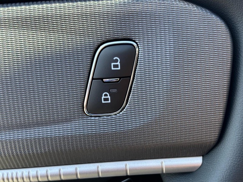Ford Explorer Vehicle Image 21