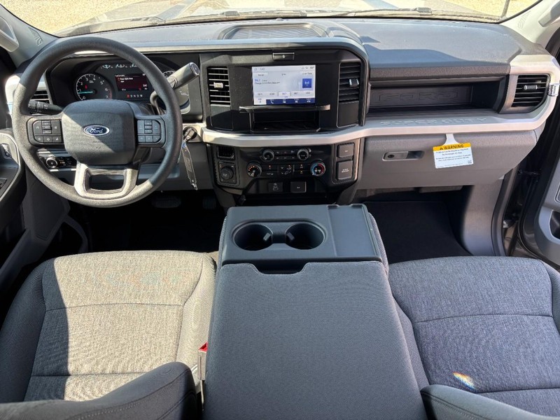 Ford Super Duty F-350 SRW Vehicle Image 06
