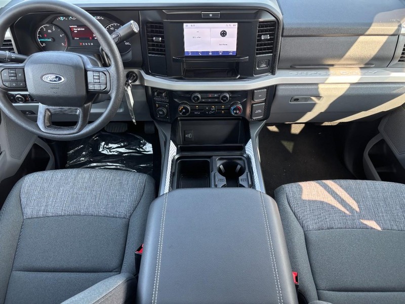 Ford Super Duty F-250 SRW Vehicle Image 06