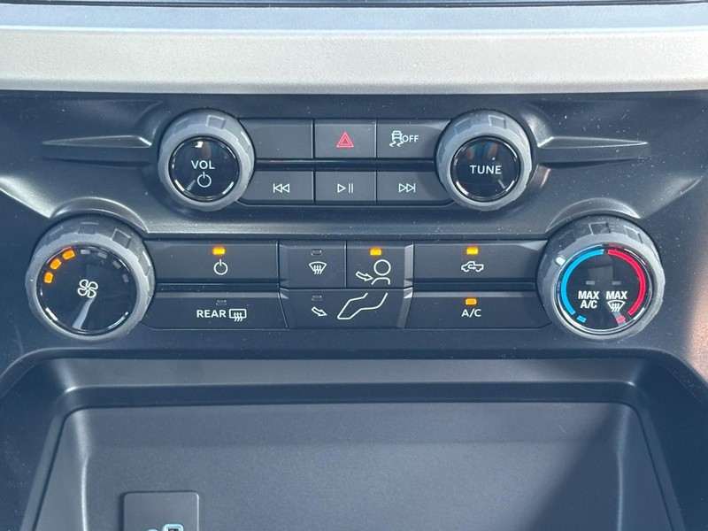 Ford Super Duty F-250 SRW Vehicle Image 09