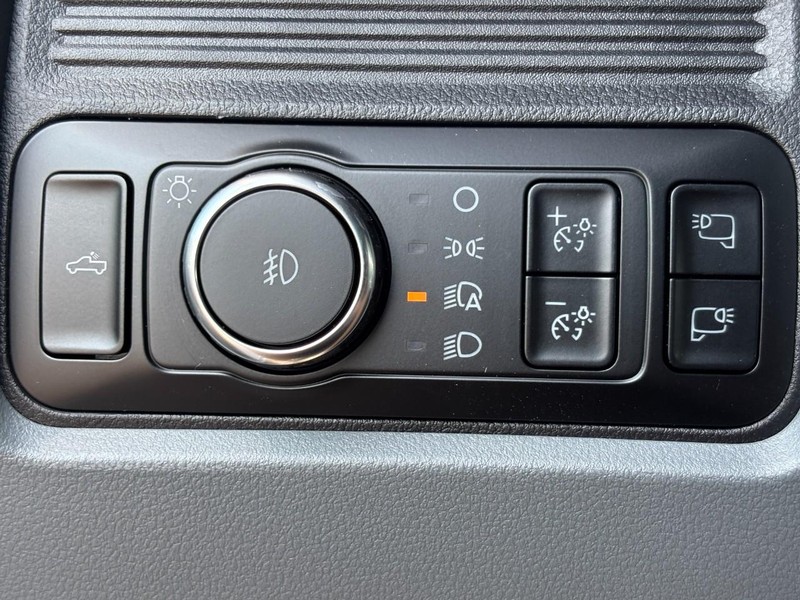 Ford Super Duty F-250 SRW Vehicle Image 11