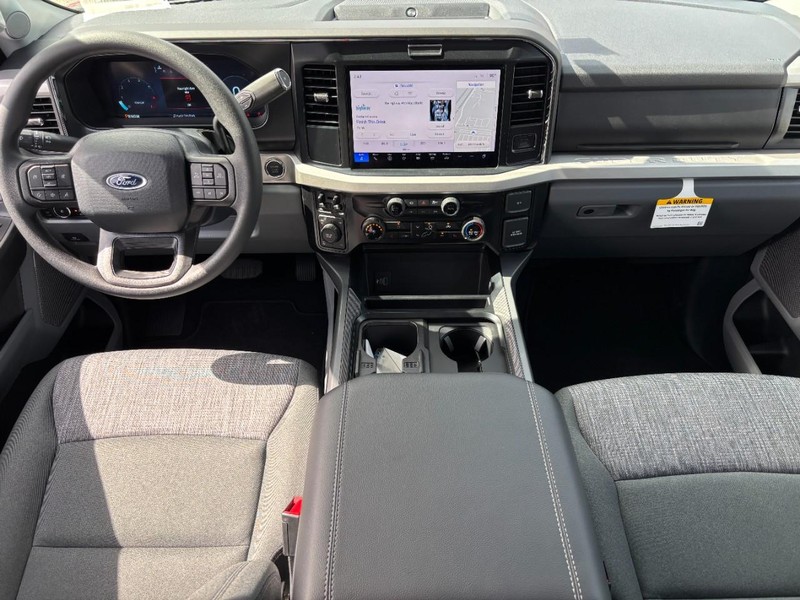 Ford Super Duty F-250 SRW Vehicle Image 06