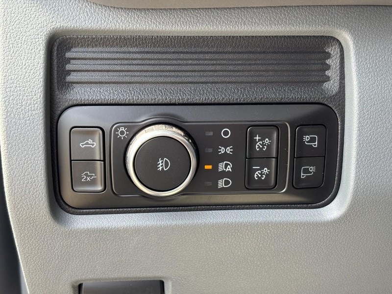 Ford Super Duty F-250 SRW Vehicle Image 11