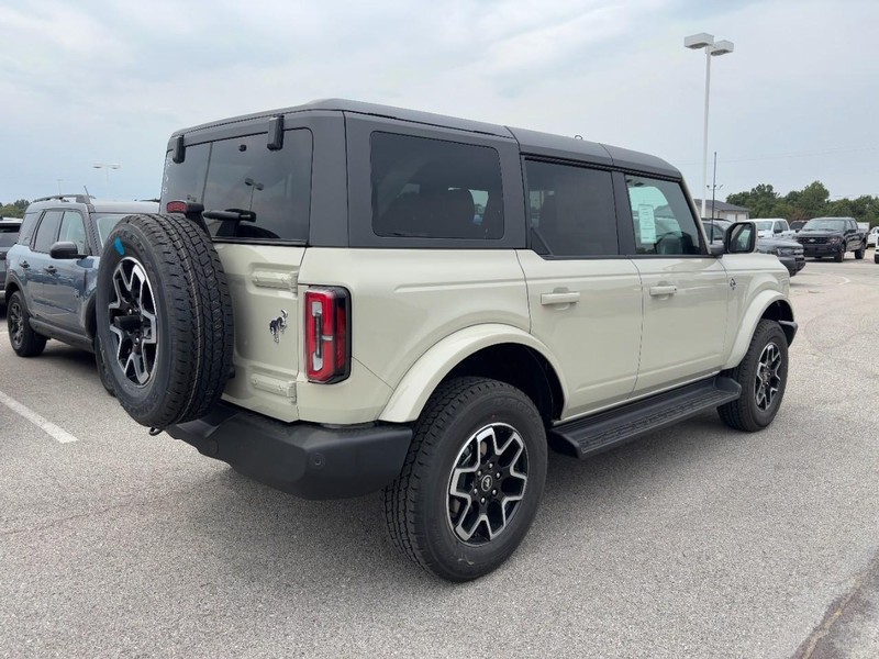 Ford Bronco Vehicle Image 03