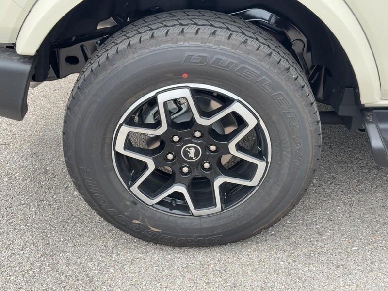 Ford Bronco Vehicle Image 05