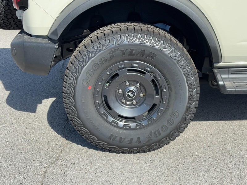 Ford Bronco Vehicle Full-screen Gallery Image 13