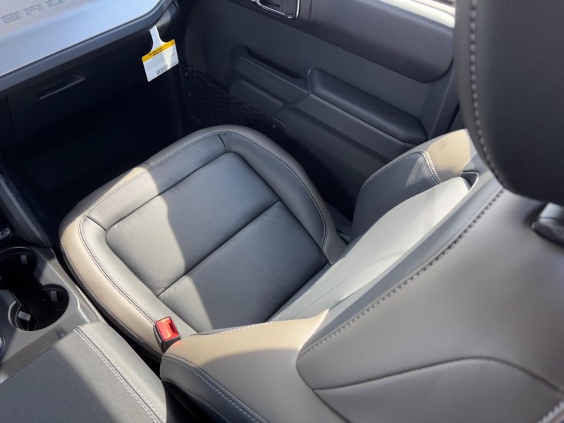 Ford Bronco Vehicle Full-screen Gallery Image 19