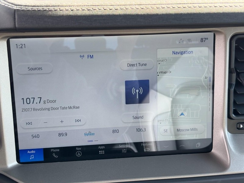 Ford Bronco Vehicle Full-screen Gallery Image 24