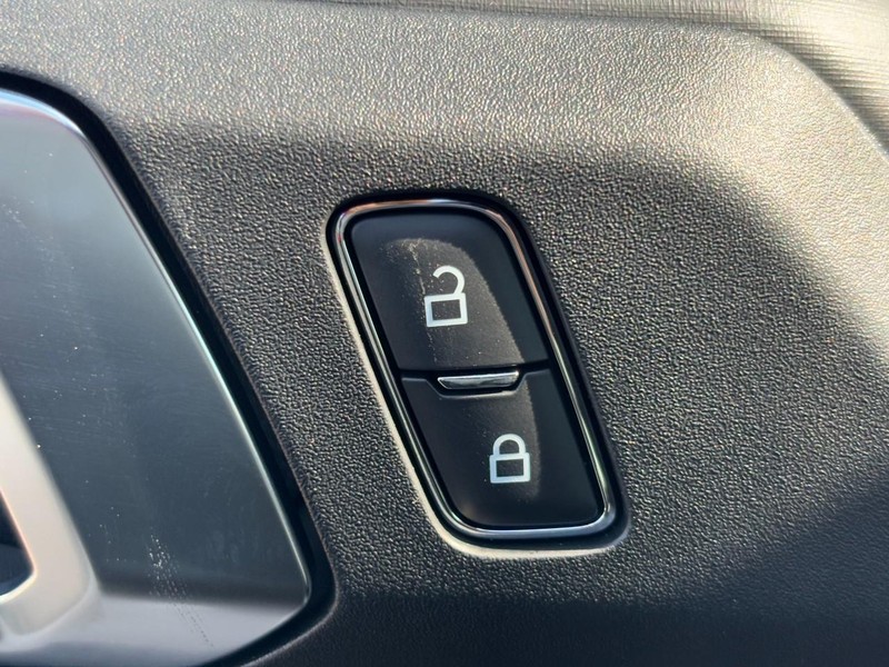 Ford Bronco Vehicle Full-screen Gallery Image 27