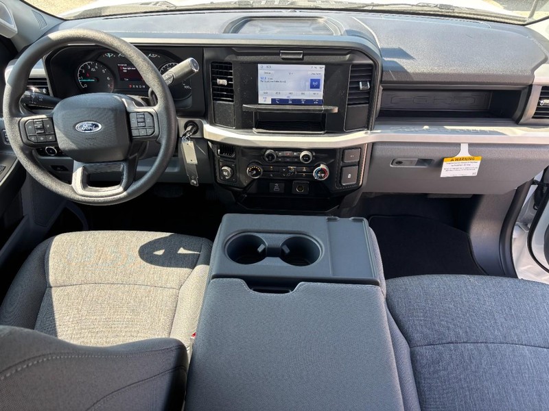 Ford Super Duty F-350 SRW Vehicle Image 06