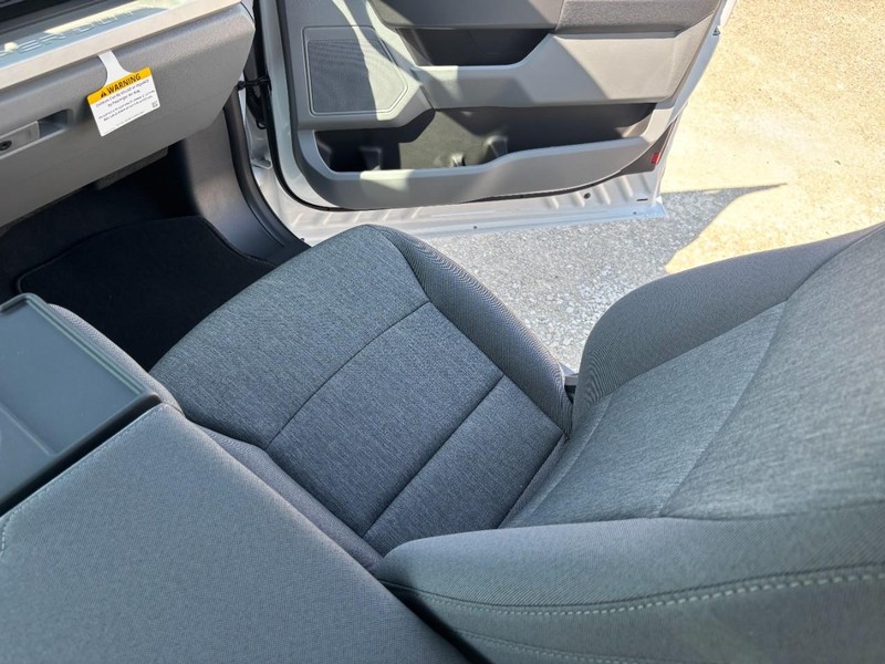 Ford Super Duty F-350 SRW Vehicle Image 10