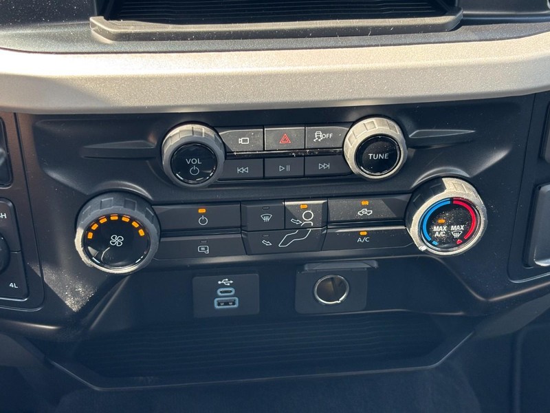 Ford Super Duty F-350 SRW Vehicle Image 17